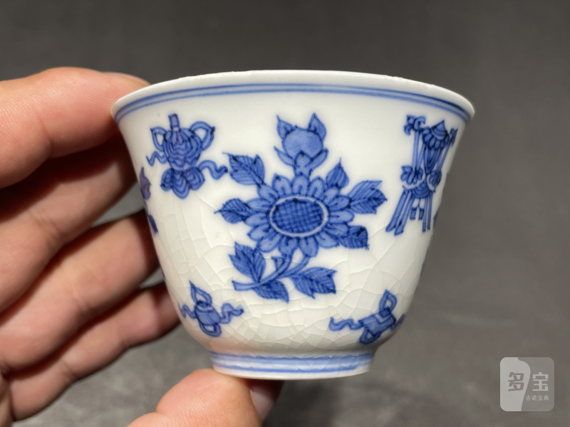 清康熙 浆胎青花菊托八宝纹杯一对 - 图4